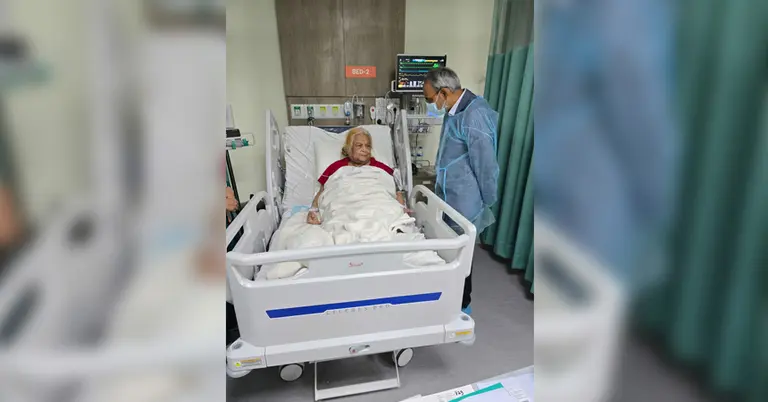 হাসপাতালে ভর্তি সেলিনা রহমানকে দেখতে যান দলটির স্বাস্থ্য বিষয়ক সম্পাদক ডা. মো. রফিকুল ইসলাম